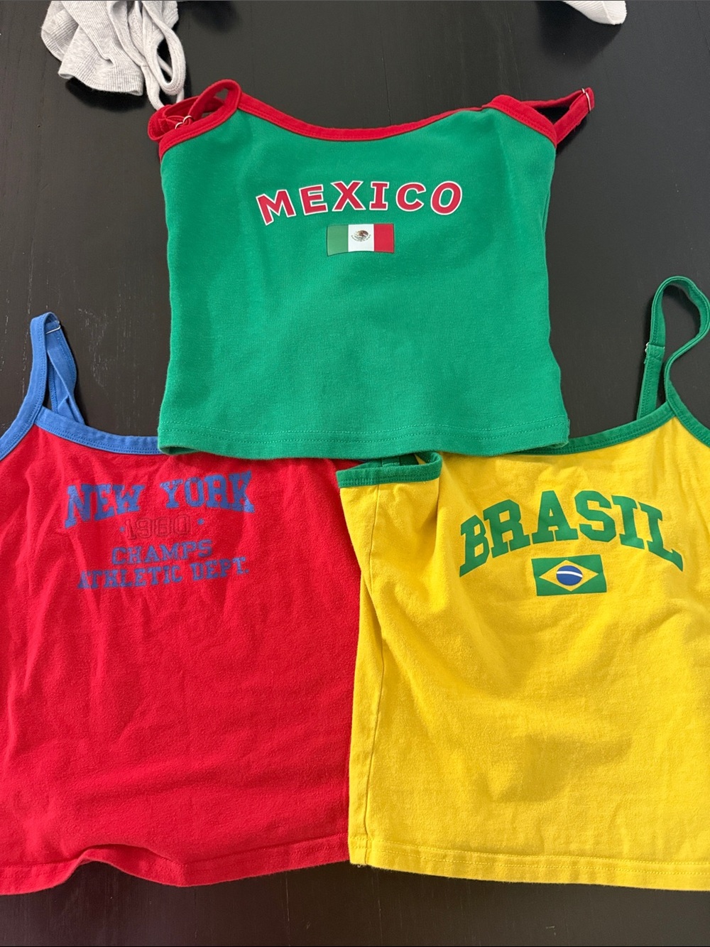 3 size small country tanks from Edikted